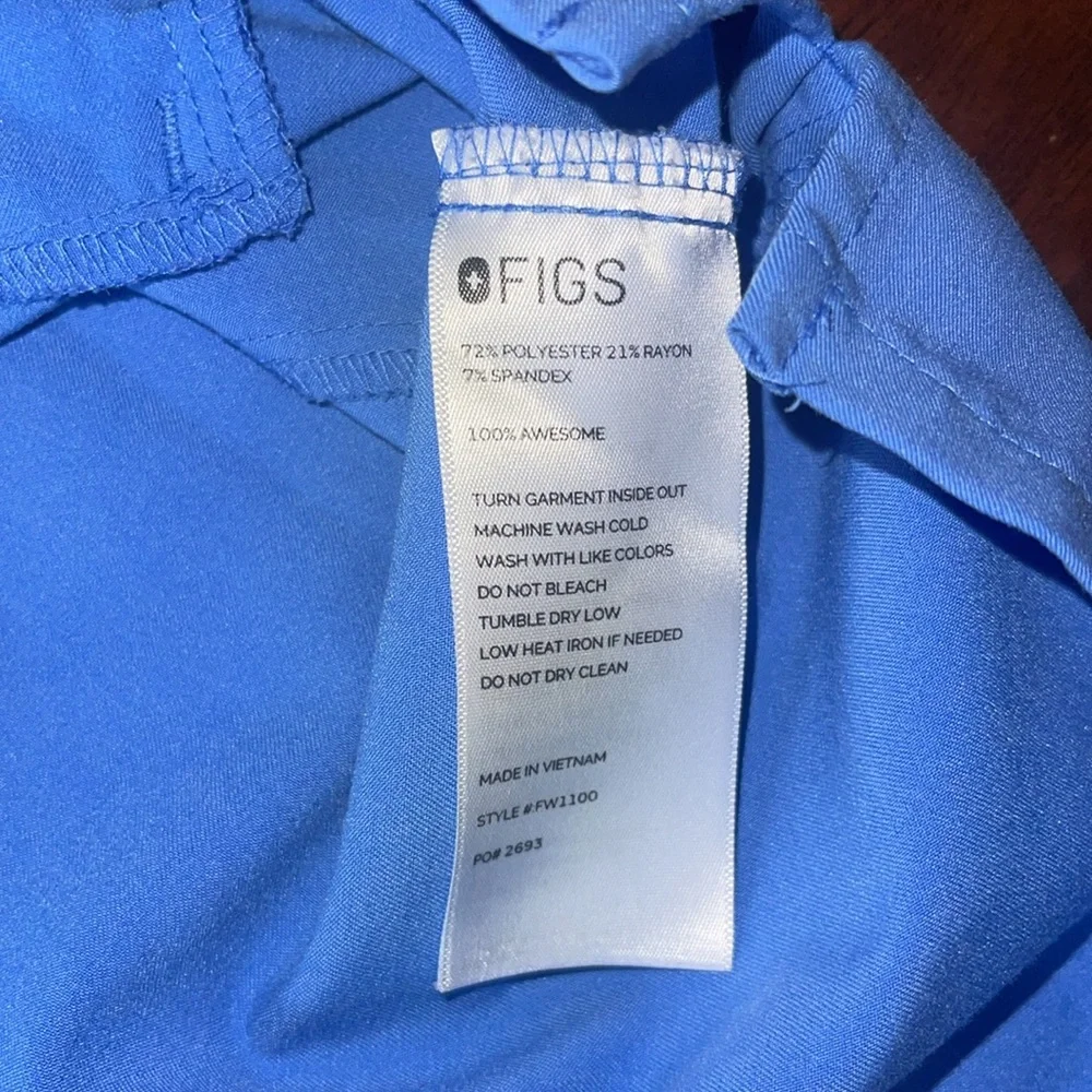 Figs Technical Collection ladies XL Light blue scrub top.